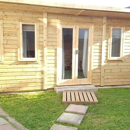 Urban Log Cabin Near Zone 2 Tube London Exterior photo